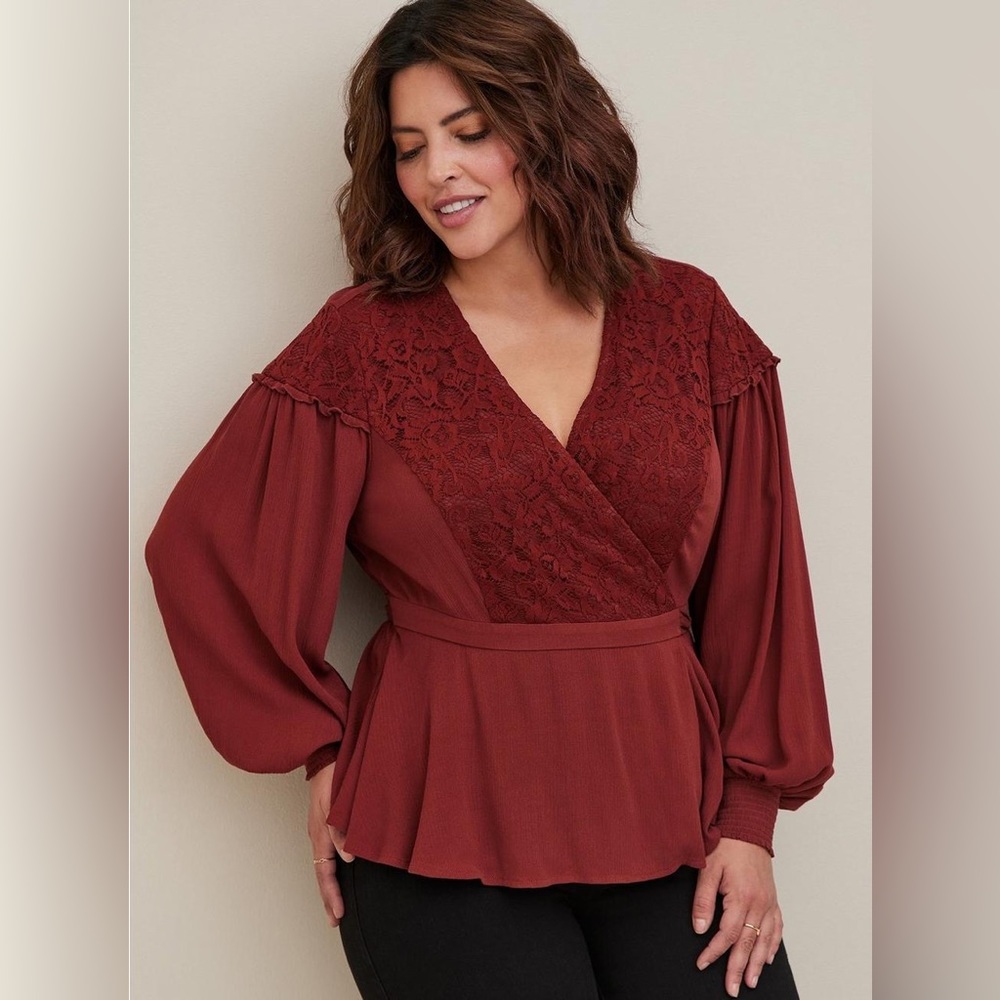 NEW Torrid Crinkle Gauze Lace Inset Surplice Top 2X Red